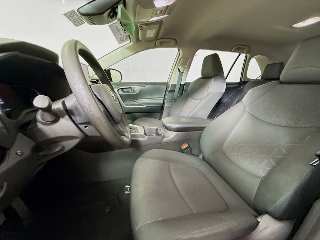 2023 Toyota RAV4 Hybrid XLE photo 20