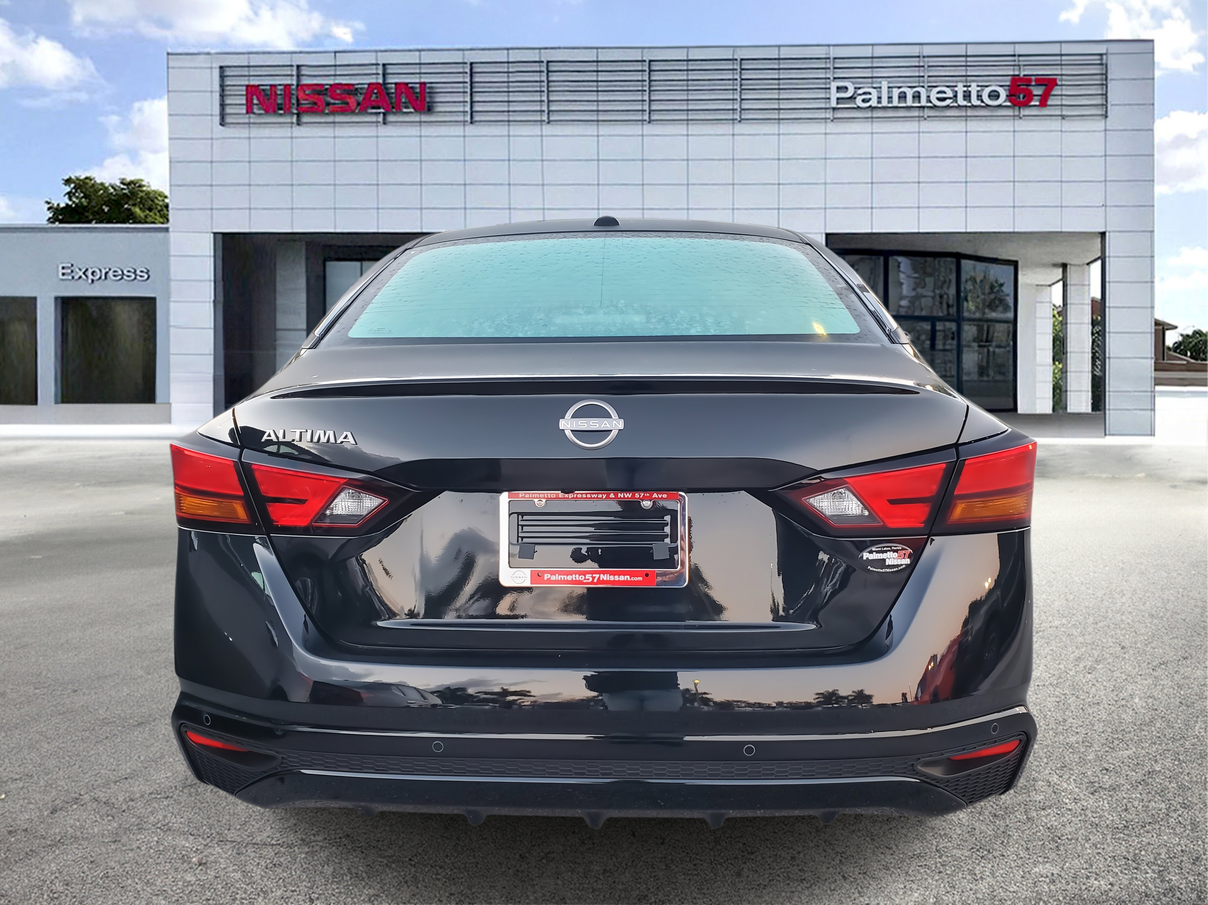 2025 Nissan Altima SV photo 4