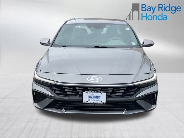 2024 Hyundai Elantra SEL photo 2