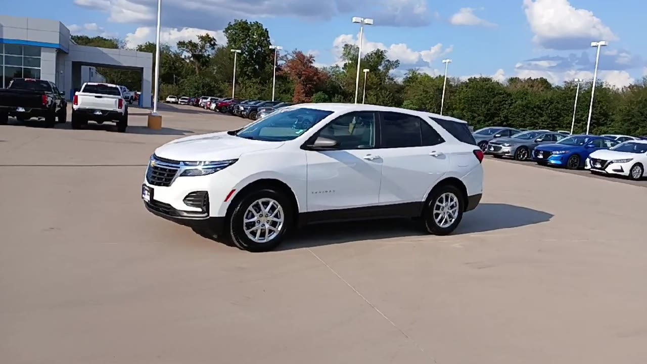 2023 Chevrolet Equinox LS photo 4