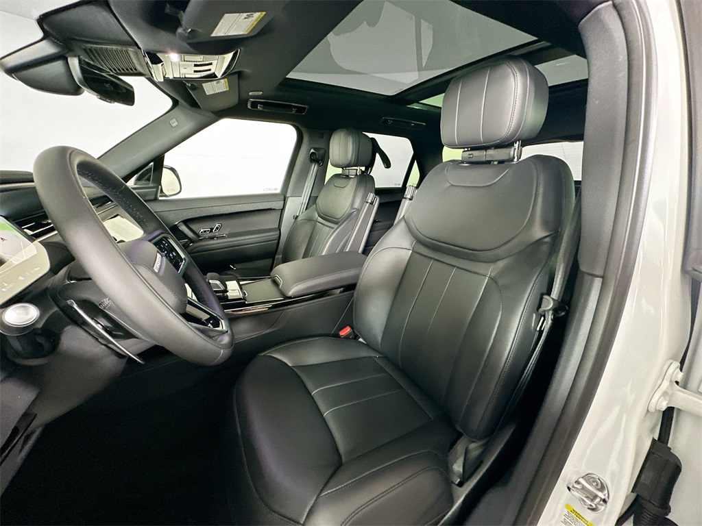 2025 Land Rover Range Rover Sport SE photo 11