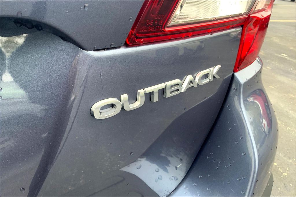 2018 Subaru Outback 2.5i photo 2