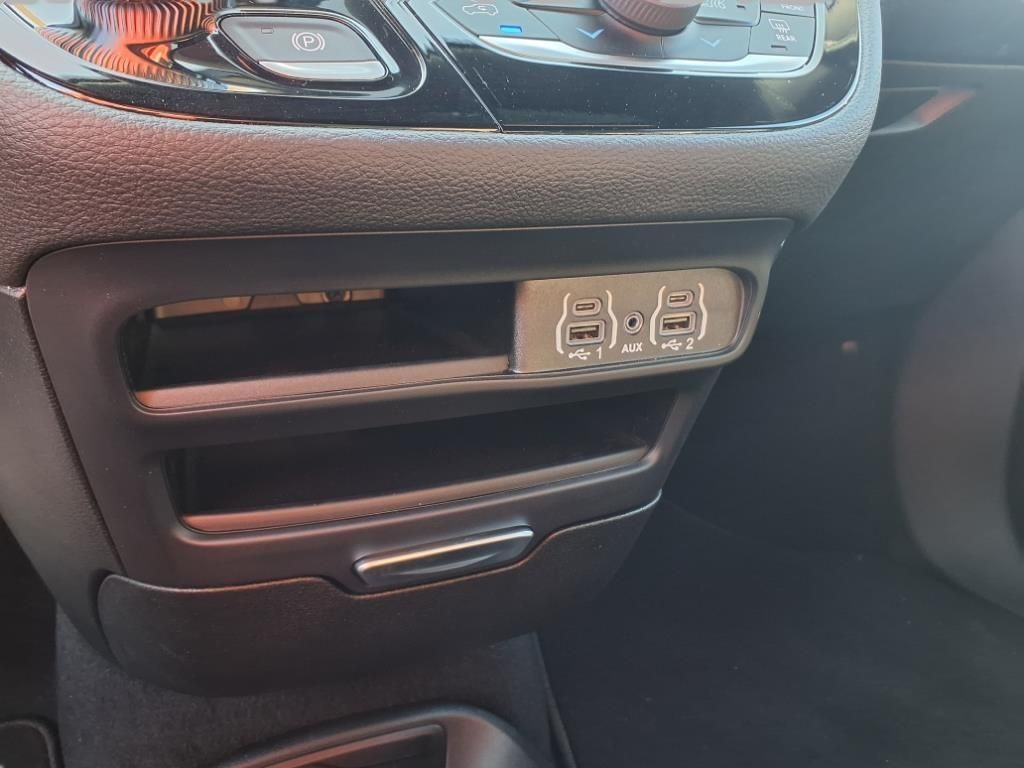 2025 Chrysler Pacifica photo 8