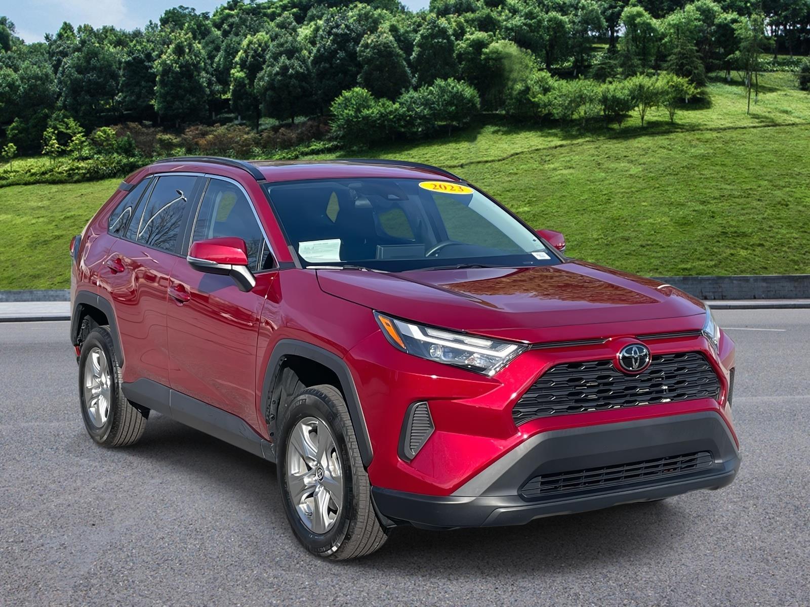 2023 Toyota RAV4 XLE's photo