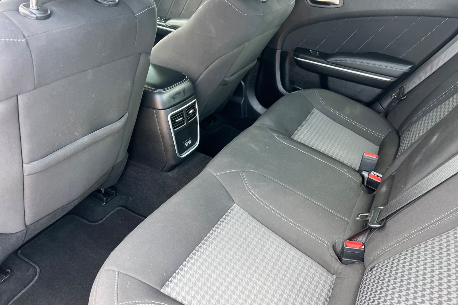 2022 Dodge Charger SXT photo 13