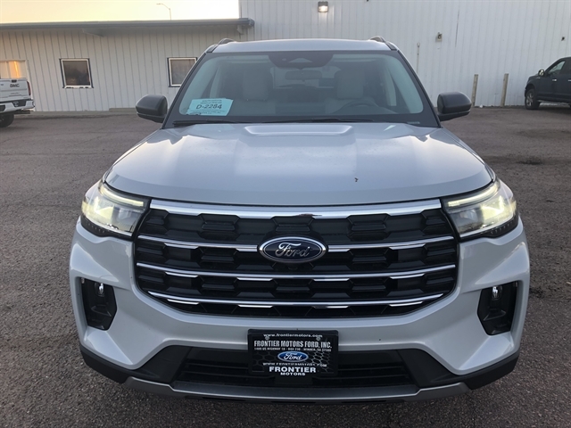 2025 Ford Explorer photo 3