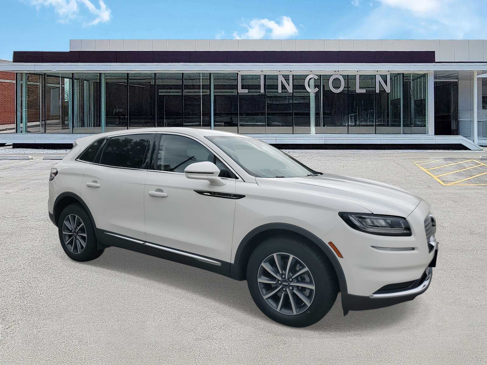 2022 Lincoln Nautilus Standard photo 2