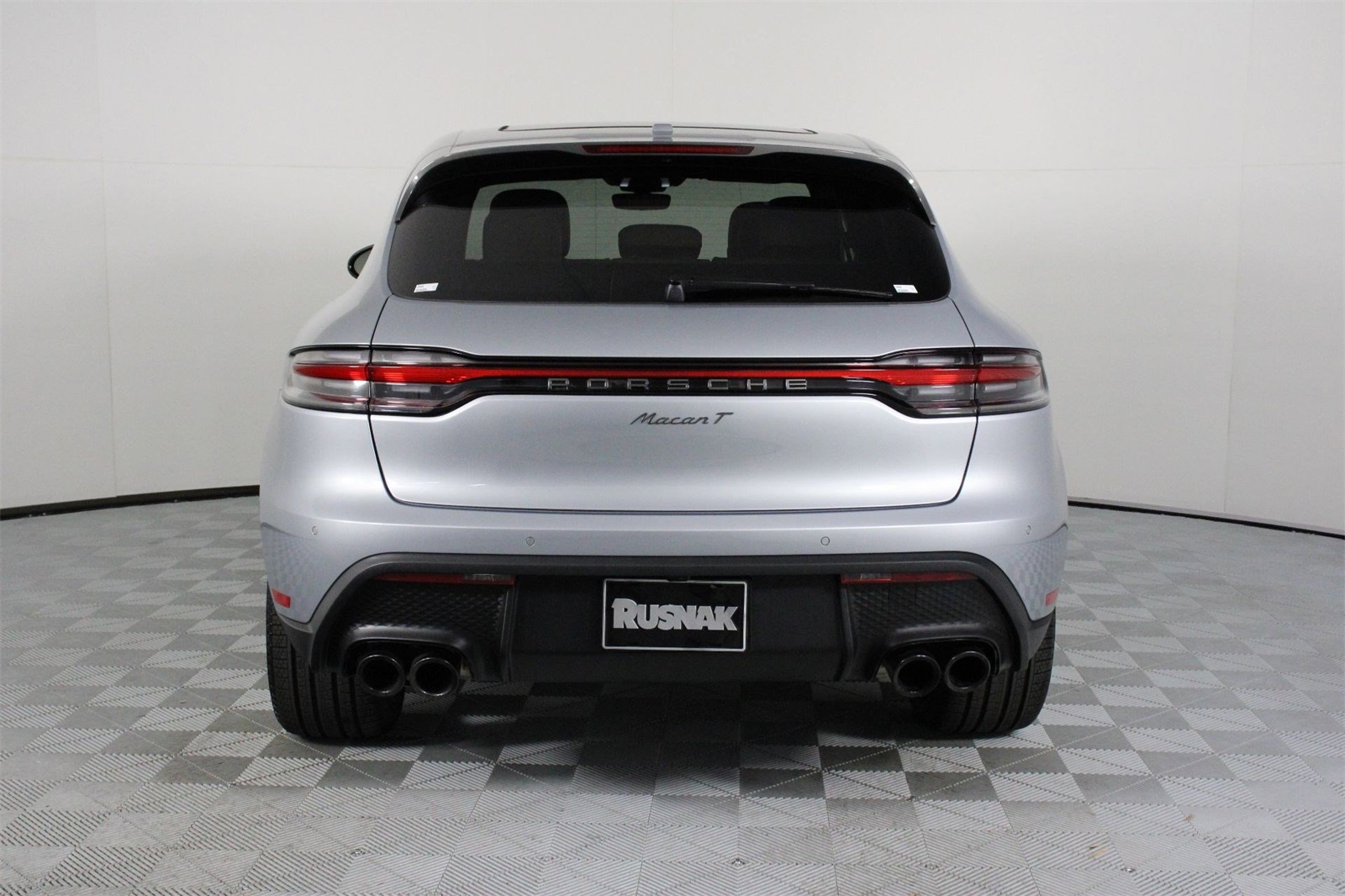 2025 Porsche Macan T photo 6