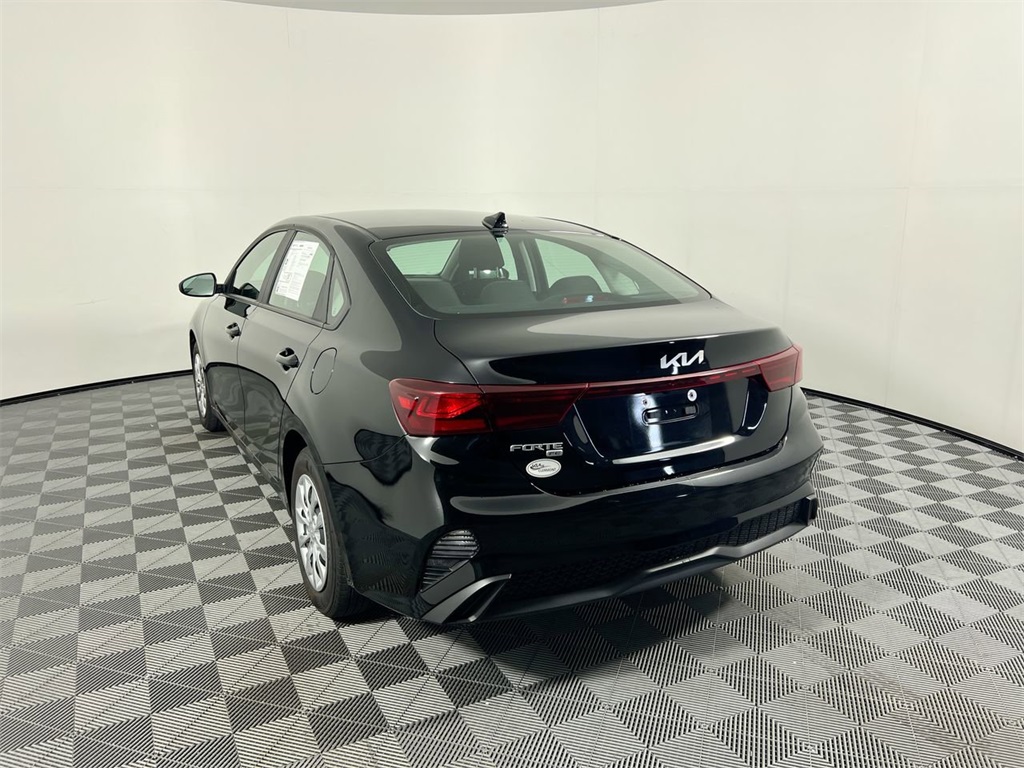 2024 Kia Forte LX photo 4