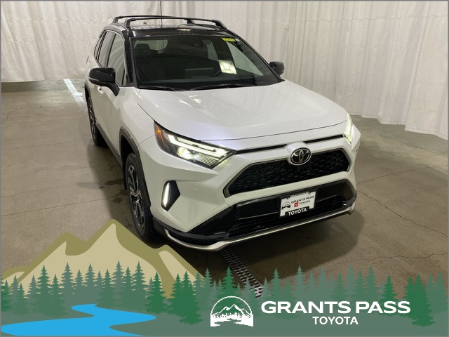 2025 Toyota RAV4 XSE's photo