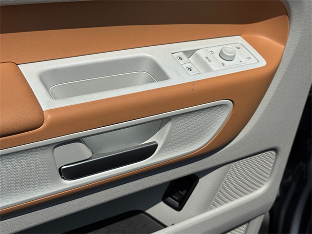 2025 Volkswagen ID. Buzz Pro Plus photo 31