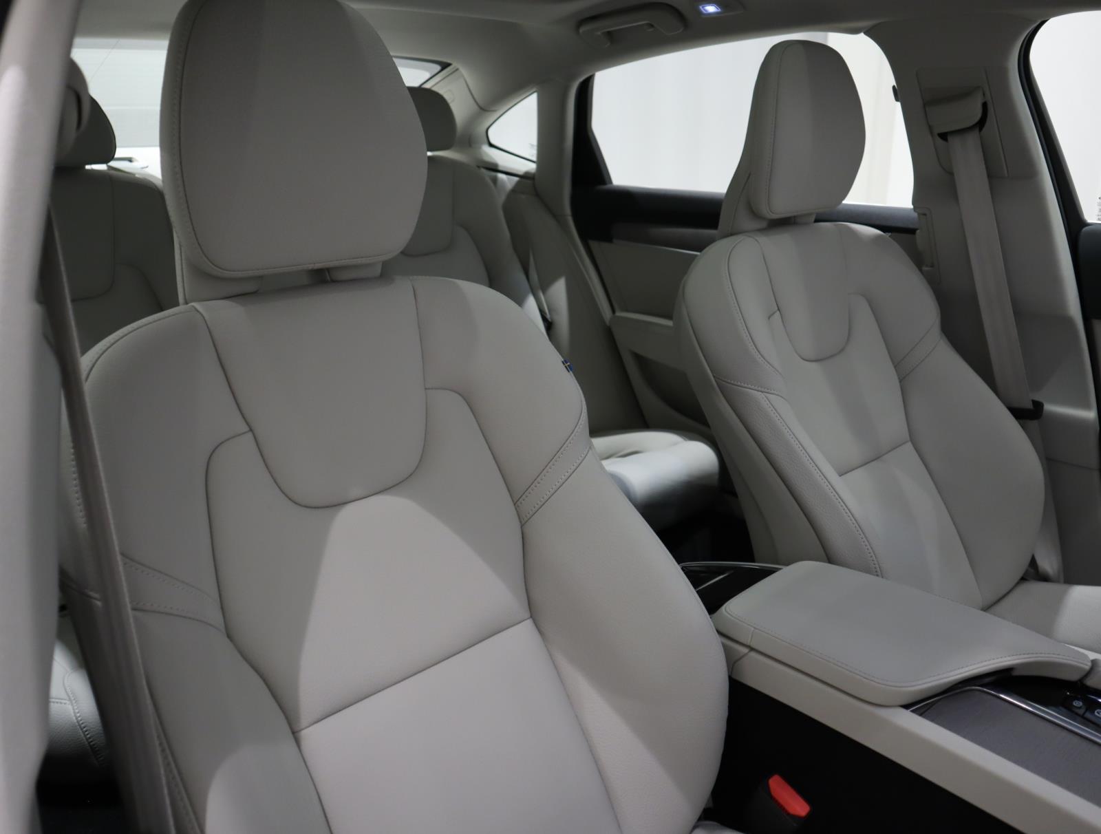 2025 Volvo S90 Plus photo 15