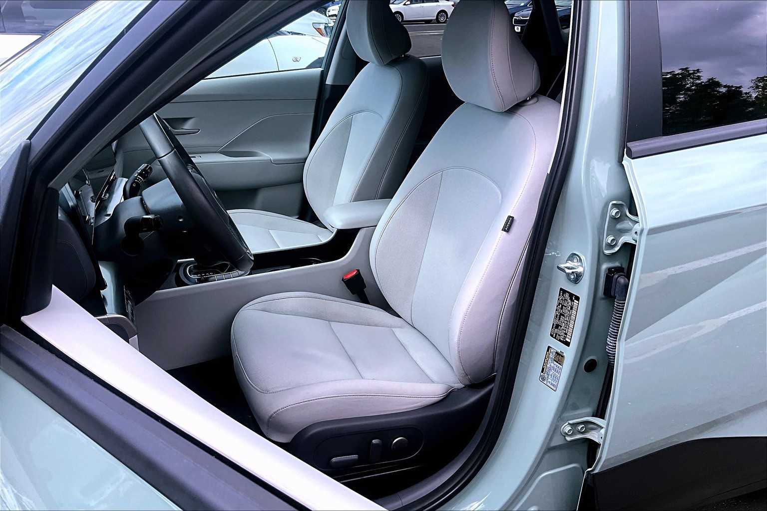 2025 Hyundai Kona SEL photo 6