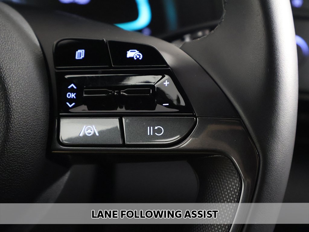 2025 Hyundai Elantra SEL Sport photo 2