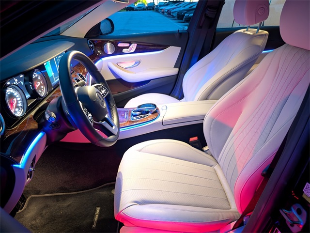 2019 Mercedes Benz E 300 4MATIC photo 5