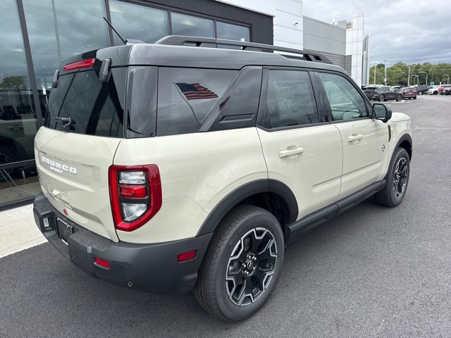 2025 Ford Bronco Sport Outer Banks photo 3