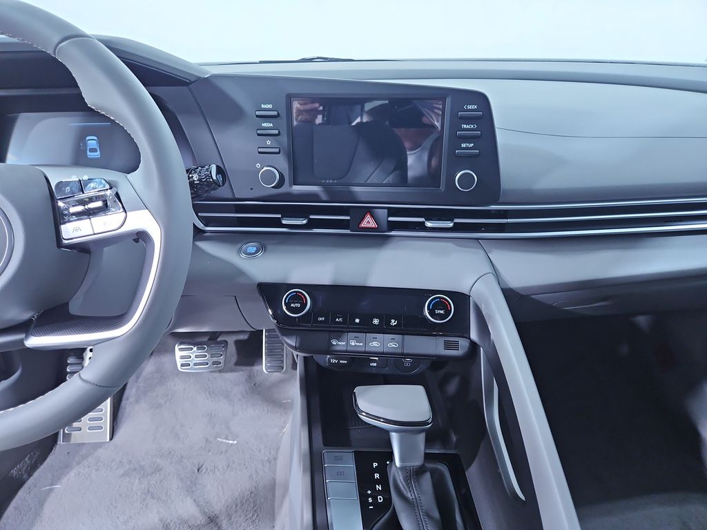 2025 Hyundai Elantra SEL Sport photo 15