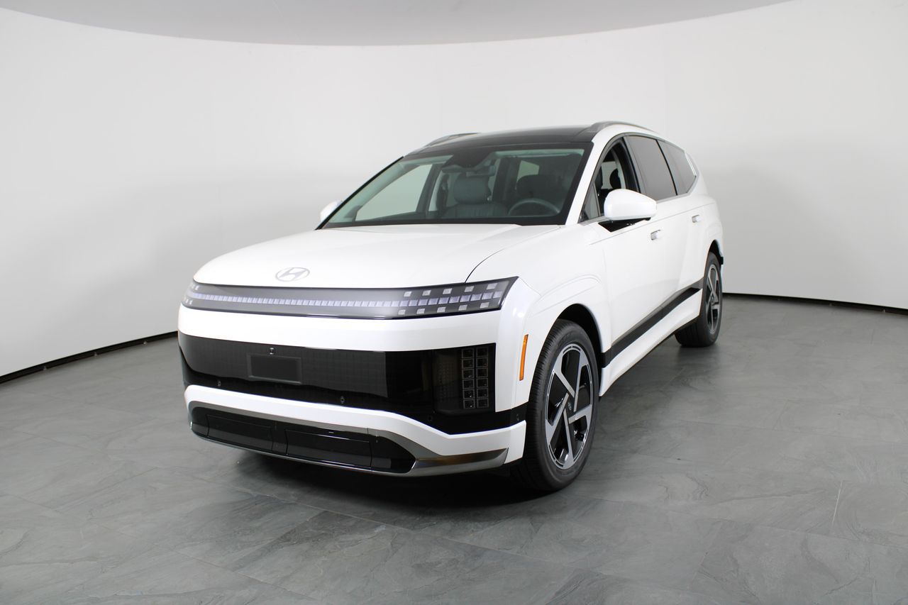 2026 Hyundai IONIQ 9 SE's photo