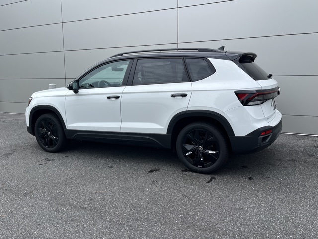 2025 Volkswagen Taos SE photo 12