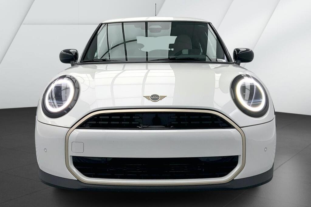 2025 Mini Cooper 2 Door Hardtop photo 2