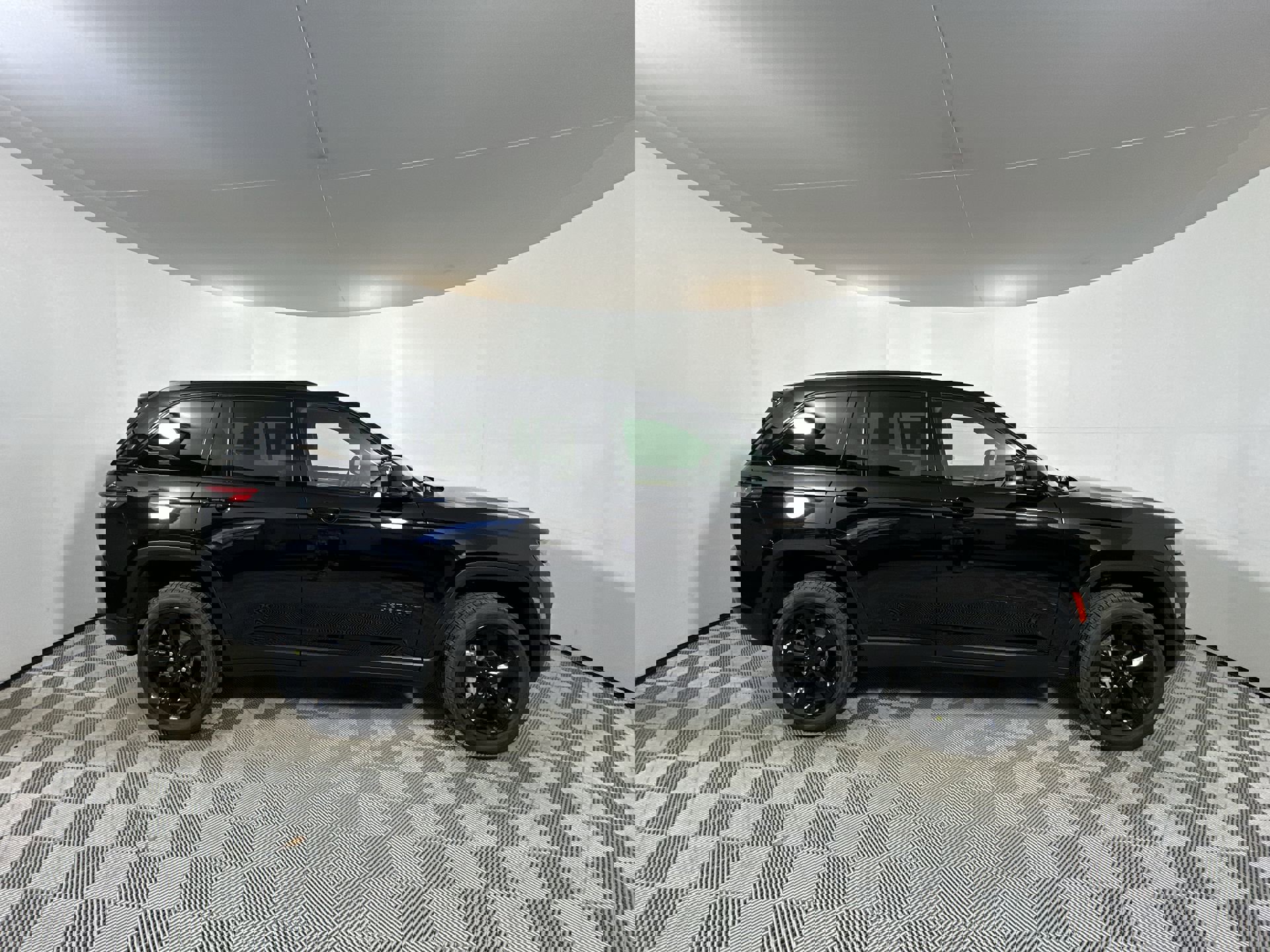 2025 Jeep Grand Cherokee Limited photo 9