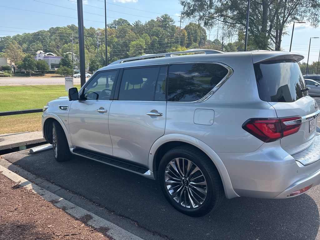 2019 Infiniti QX80 Luxe photo 3