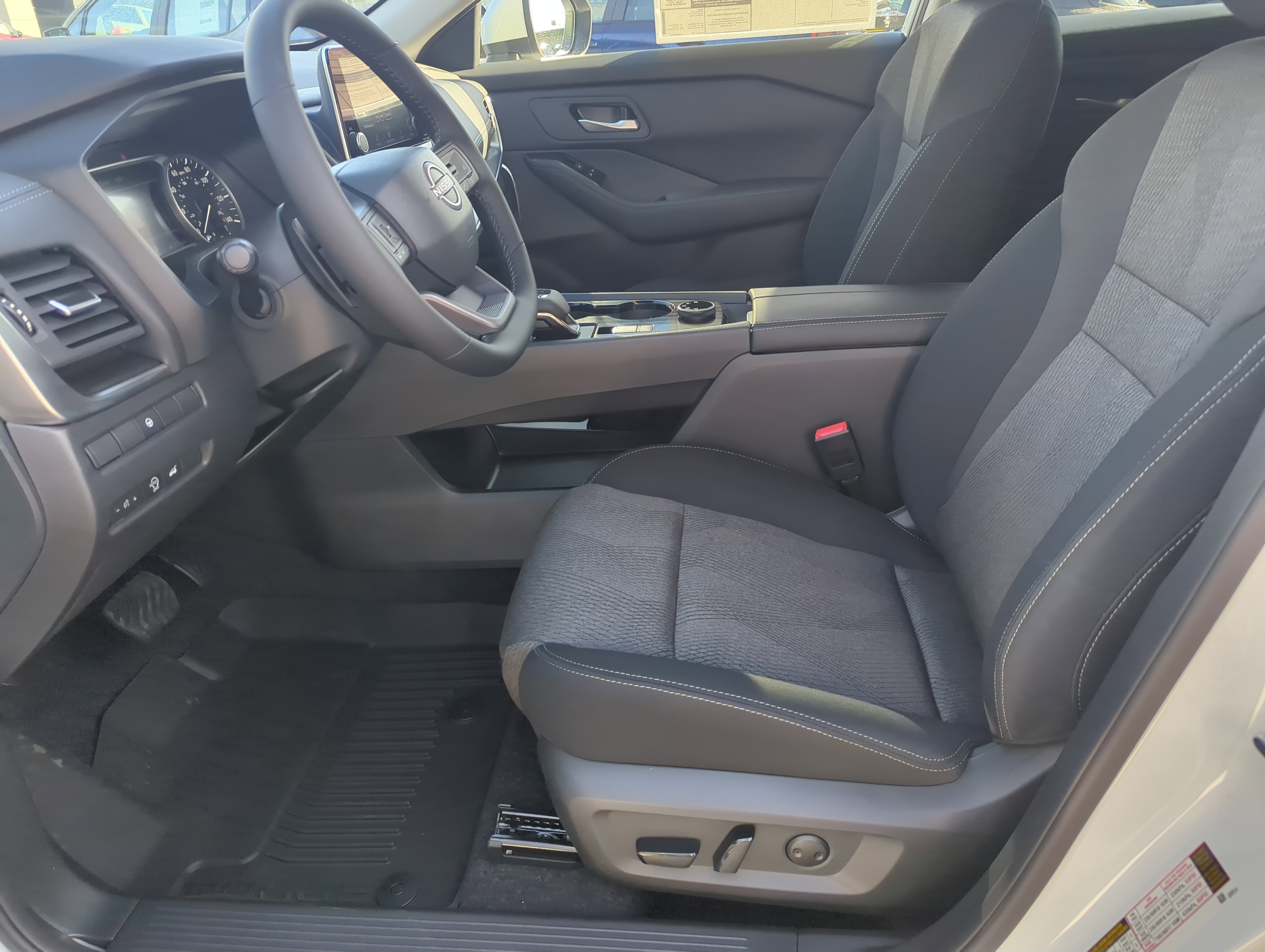2026 Nissan Rogue SV photo 3