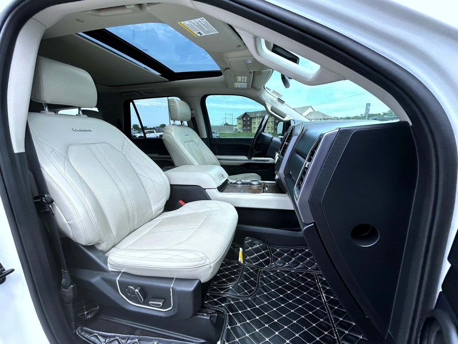 2021 Ford Expedition Platinum photo 15