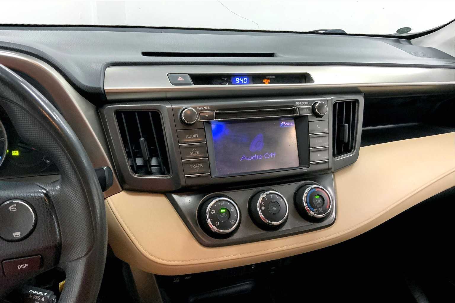 2013 Toyota RAV4 LE photo 4