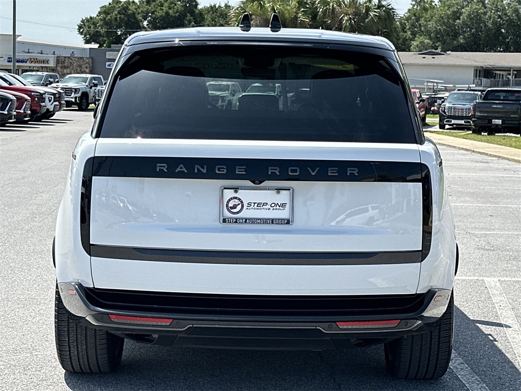 2024 Land Rover Range Rover SE photo 3