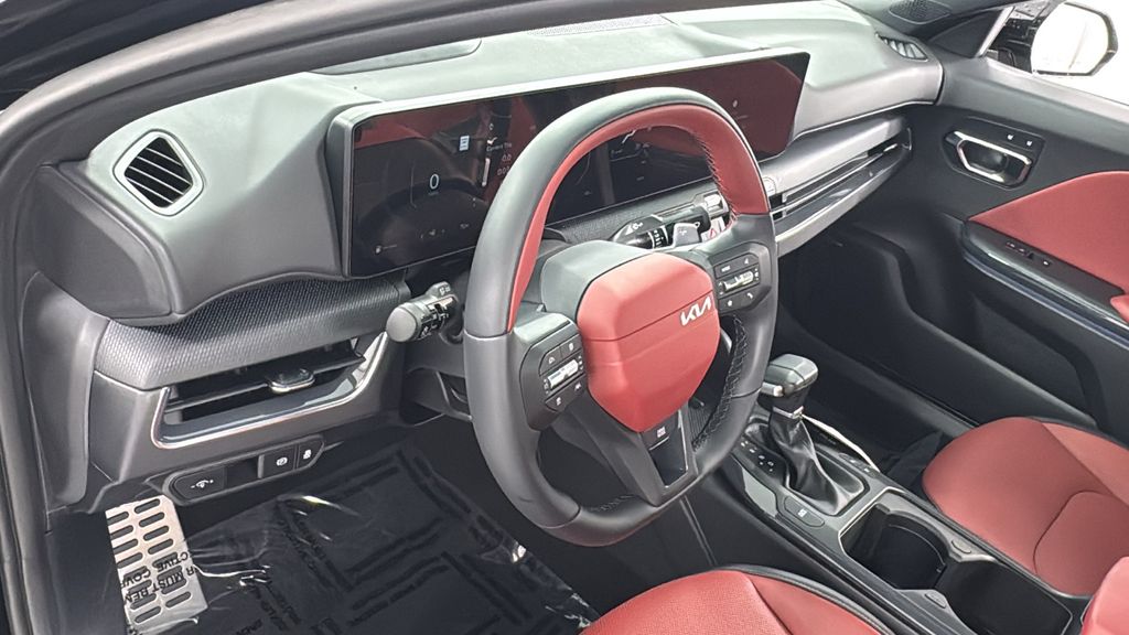 2025 Kia K4 GT-Line Turbo photo 32