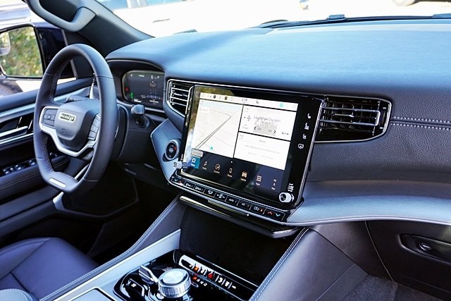 New 2025 Bright White Clear-Coat Exterior Paint Jeep Series II image 13