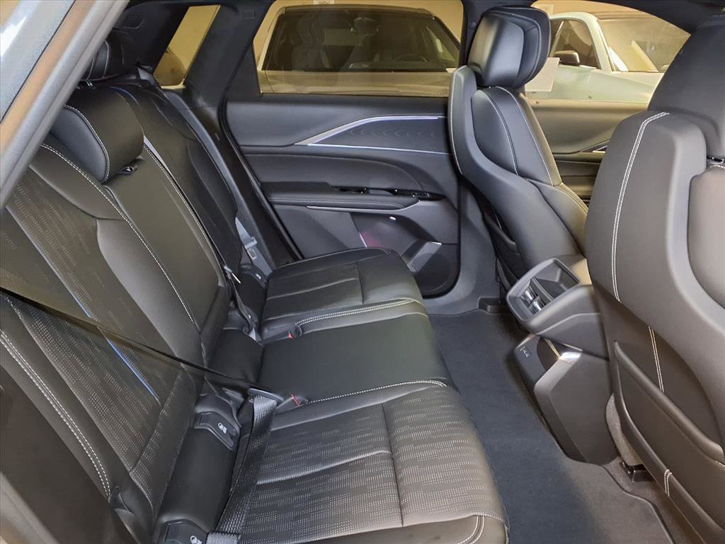 2025 Cadillac Lyriq Luxury photo 7
