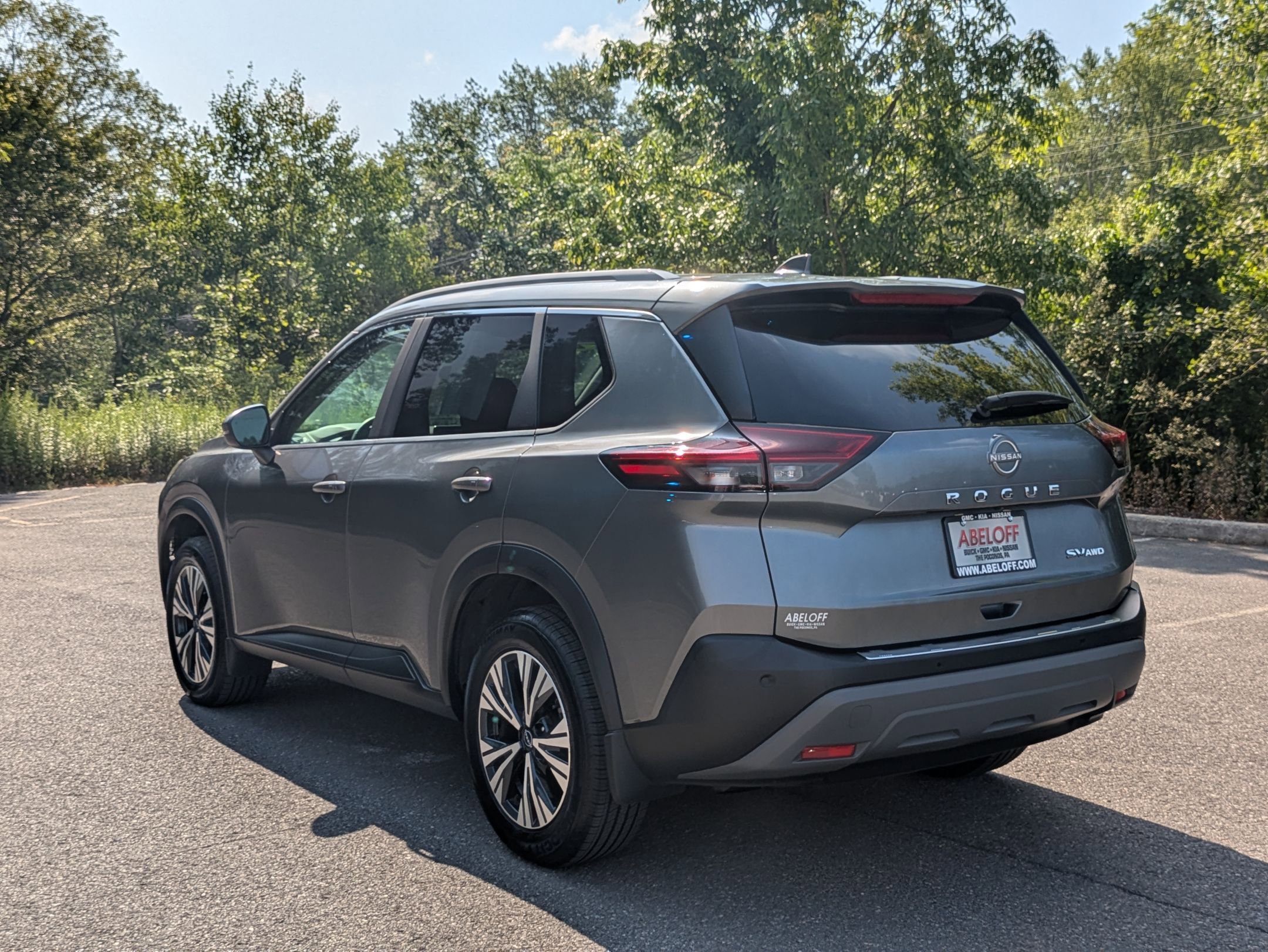 2022 Nissan Rogue SV photo 6