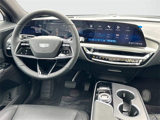 2025 Cadillac Lyriq Luxury photo 2