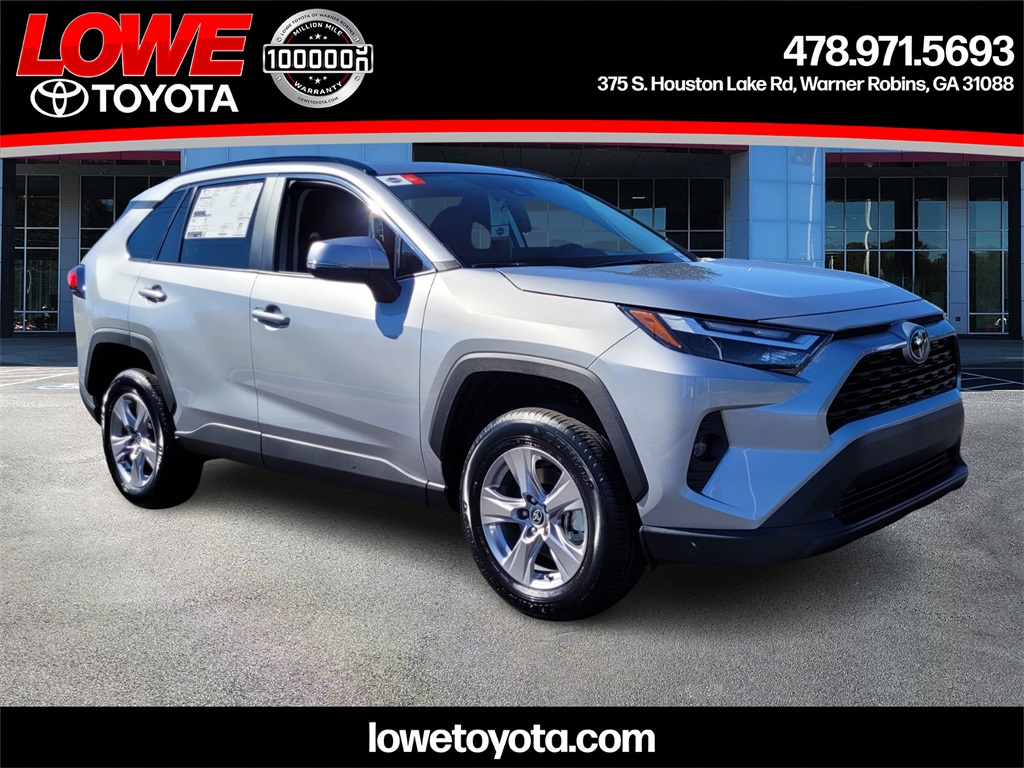 2025 Toyota RAV4 XLE's photo