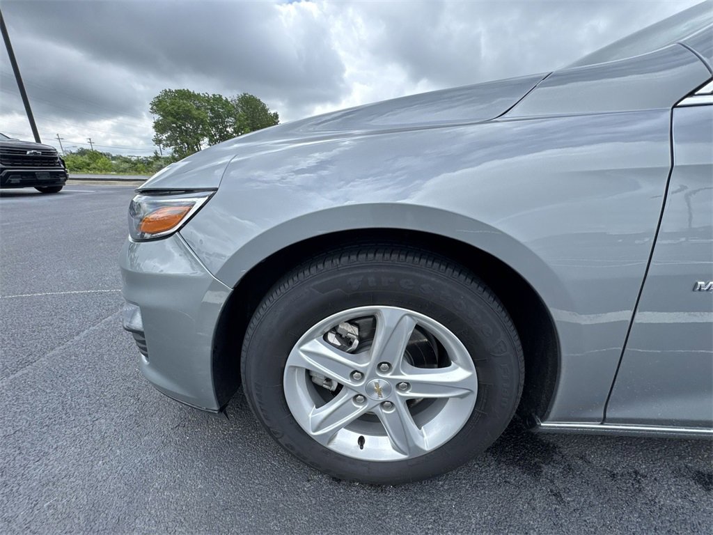 2025 Chevrolet Malibu LS photo 9