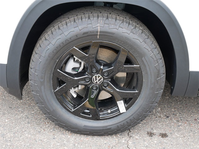 2025 Volkswagen Atlas Peak Edition SE photo 3