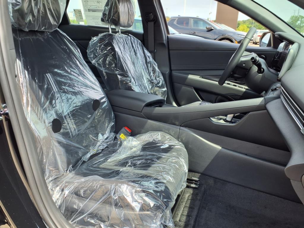 2025 Hyundai Elantra Hybrid SEL Sport photo 3