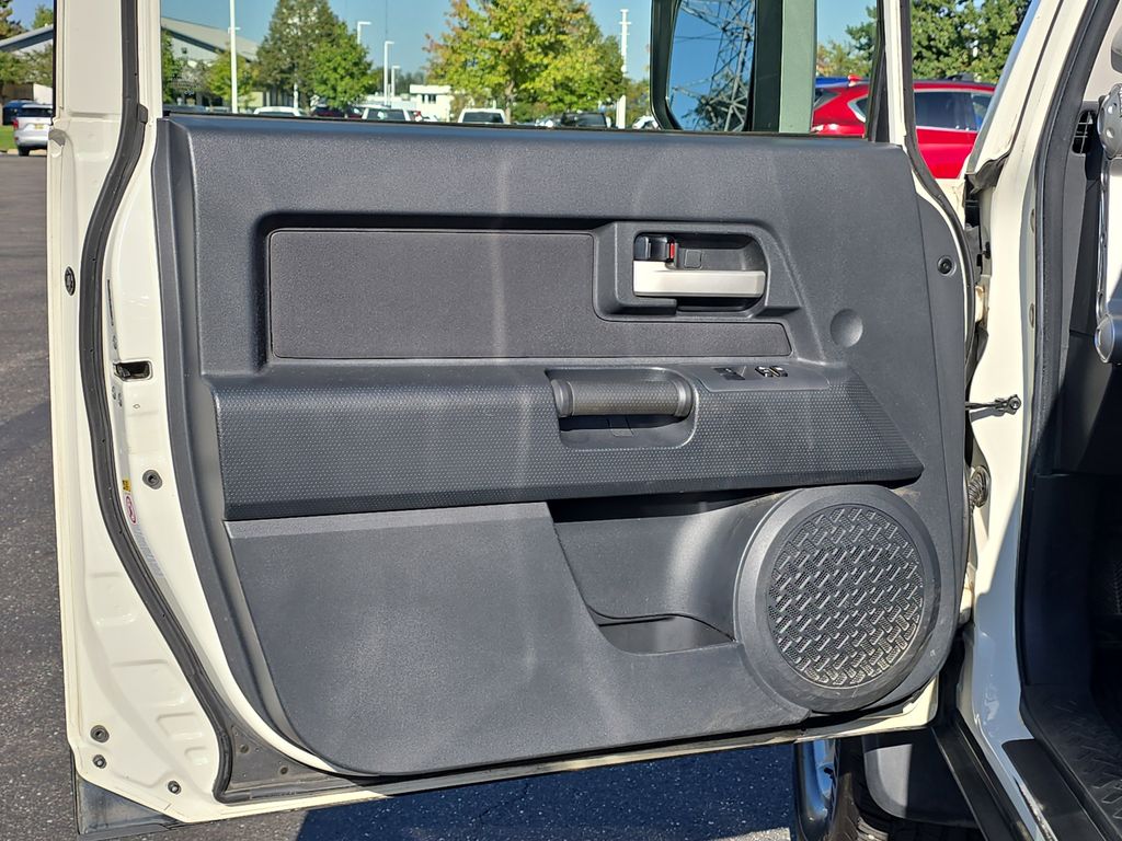 2013 Toyota FJ Cruiser Base photo 24