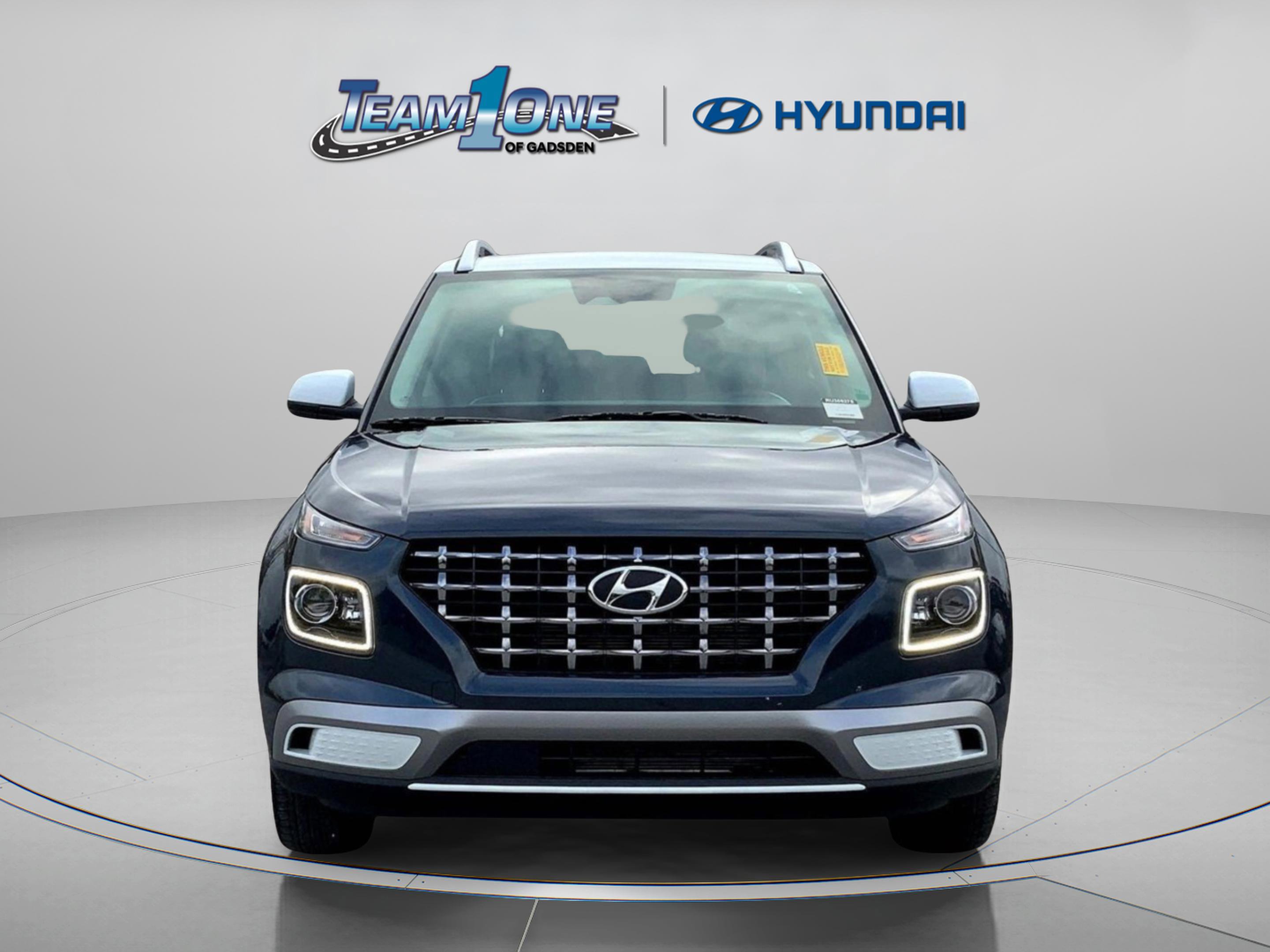 2024 Hyundai Venue Limited photo 2