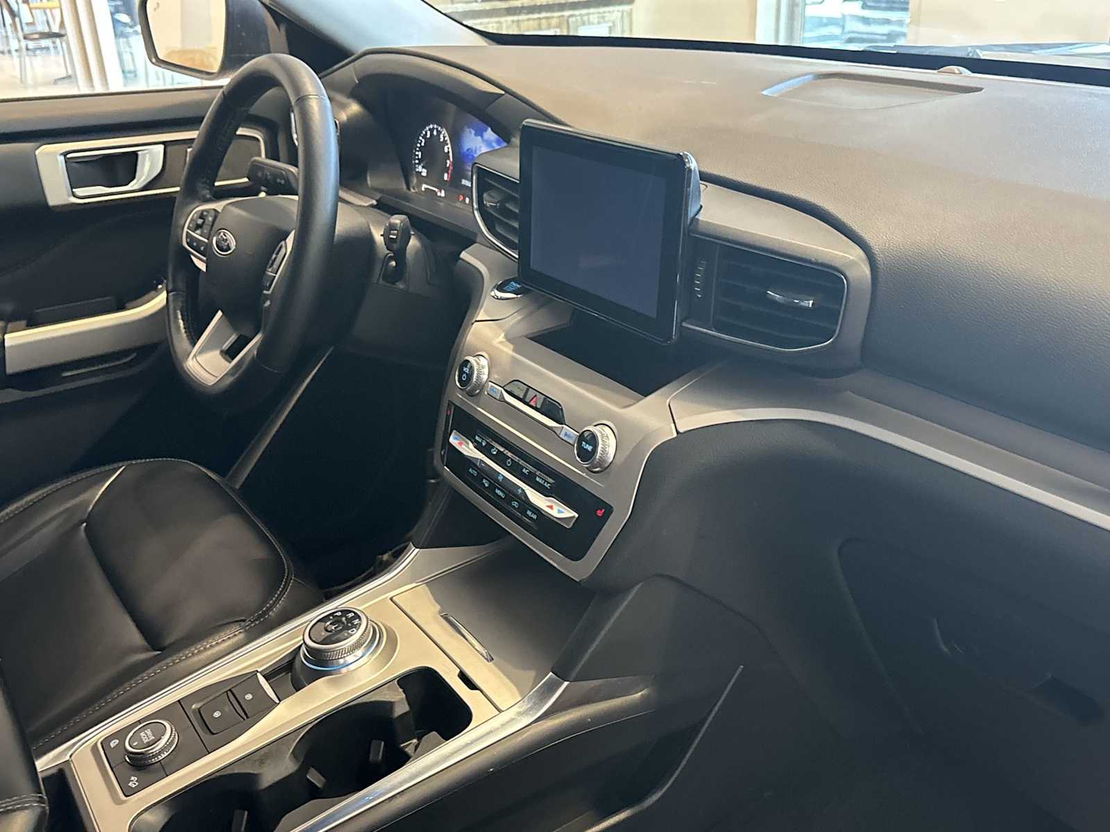 2023 Ford Explorer XLT photo 24