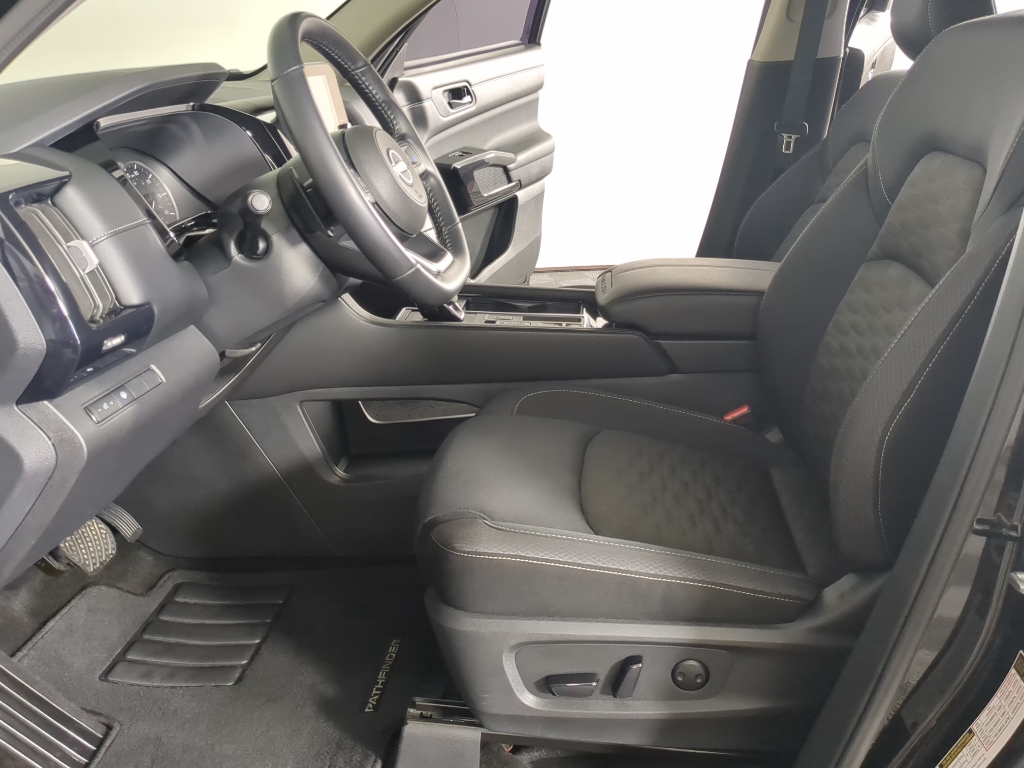2024 Nissan Pathfinder SV photo 10