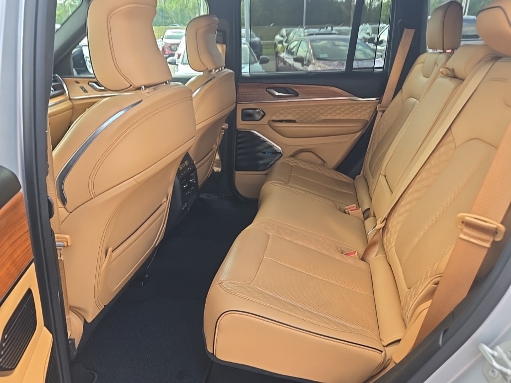2024 Jeep Grand Cherokee Summit photo 34