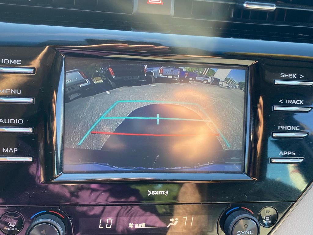 2020 Toyota Camry Hybrid LE photo 21