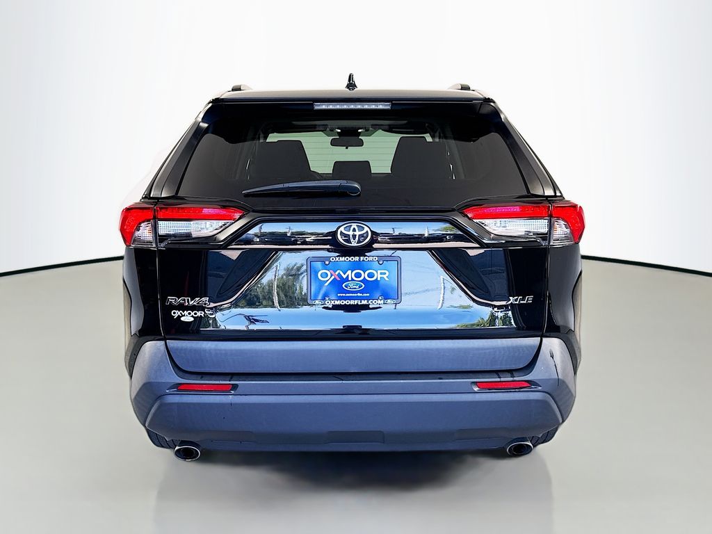 2022 Toyota RAV4 XLE photo 8