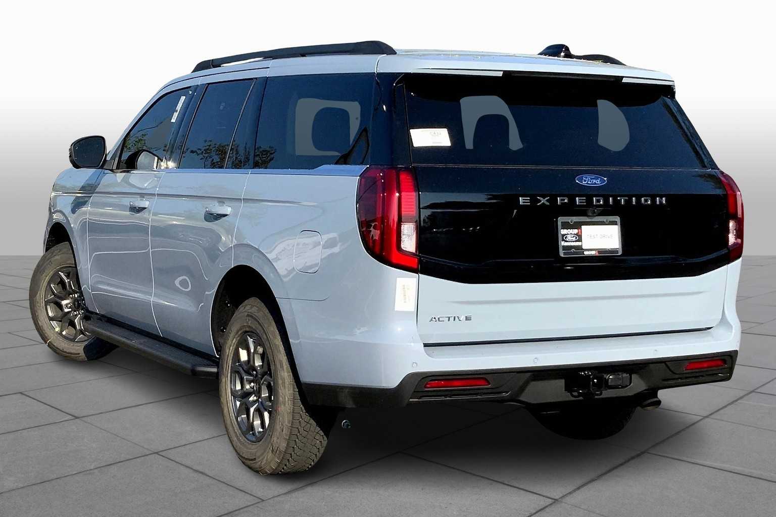 2025 Ford Expedition photo 10