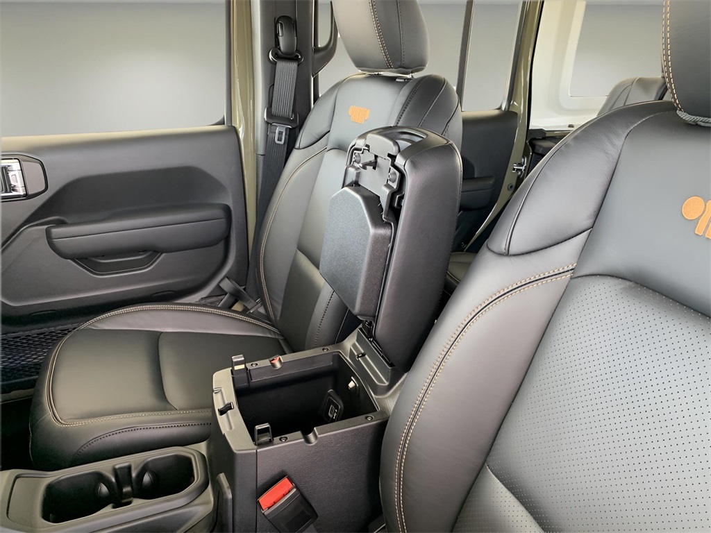 2025 Jeep Wrangler Sport photo 32