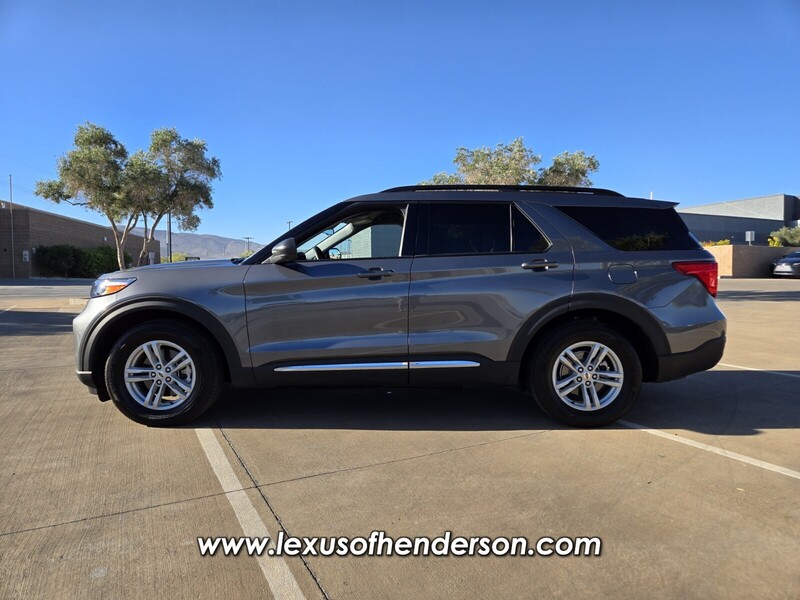 2023 Ford Explorer XLT photo 3