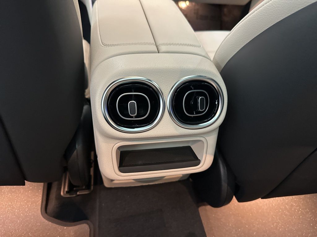 2025 Mercedes Benz GLC 300 photo 20
